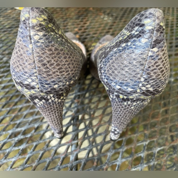 VIVI Gray Snakeskin Heels Size 9.5 - Picture 12 of 12
